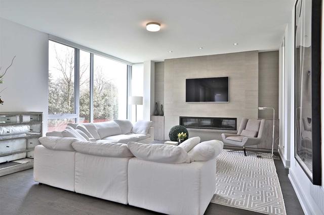 10 Green Gates Crt, House detached with 4 bedrooms, 5 bathrooms and 4 parking in Toronto ON | Image 9