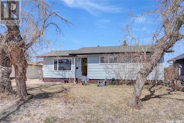 924 Iroquois Street W, House detached with 3 bedrooms, 2 bathrooms and null parking in Moose Jaw SK | Image 2