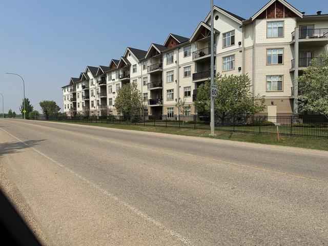 211 - 100 Lakeway Boulevard, Condo with 2 bedrooms, 2 bathrooms and 2 parking in Sylvan Lake AB | Image 2