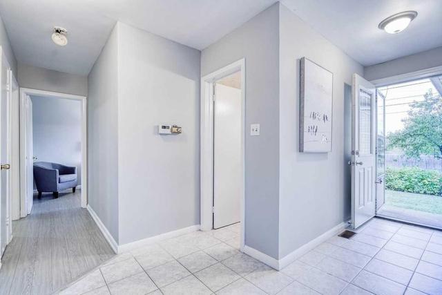 Upper - 97 Bishop Ave, House detached with 3 bedrooms, 1 bathrooms and 1 parking in Toronto ON | Image 11