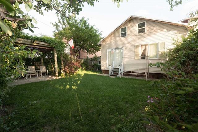 6 Arthur St, House detached with 2 bedrooms, 2 bathrooms and 3 parking in Toronto ON | Image 24
