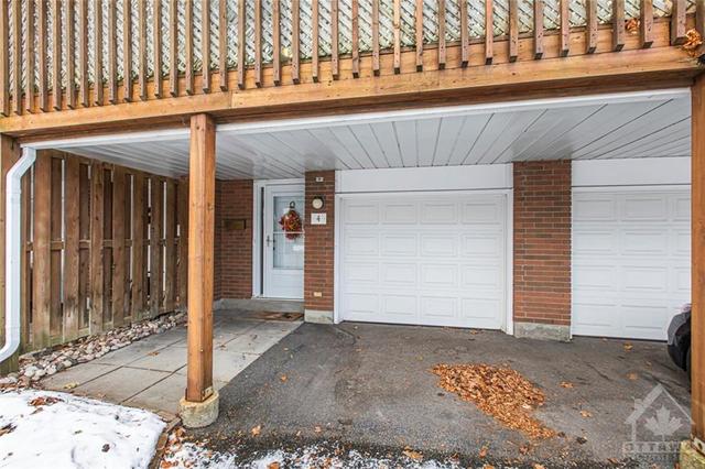 4 Esterlawn Private, Townhouse with 3 bedrooms, 2 bathrooms and 2 parking in Ottawa ON | Image 3