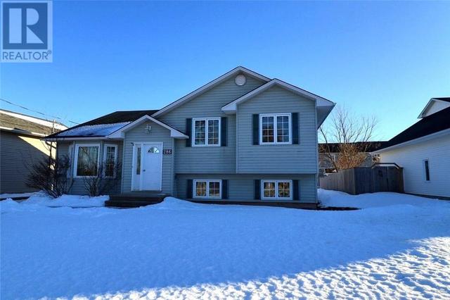 286 Rennick Rd, House detached with 4 bedrooms, 2 bathrooms and null parking in Moncton NB | Card Image