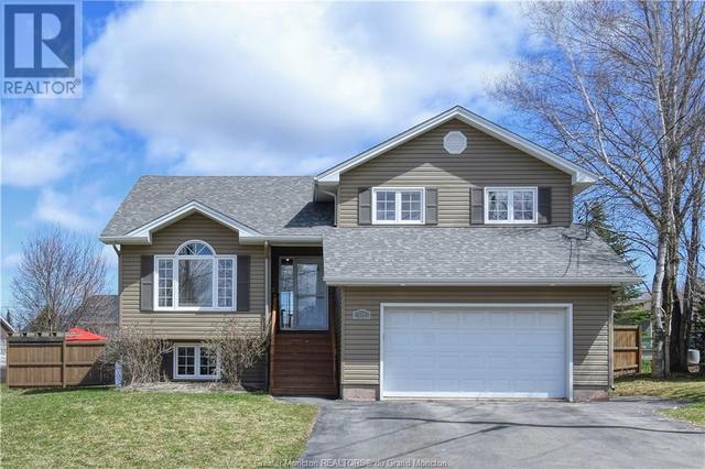 210 Frederic St, House detached with 5 bedrooms, 2 bathrooms and null parking in Dieppe NB | Image 2