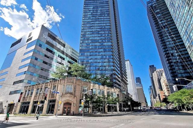 503 - 832 Bay St, Condo with 2 bedrooms, 2 bathrooms and 0 parking in Toronto ON | Image 1