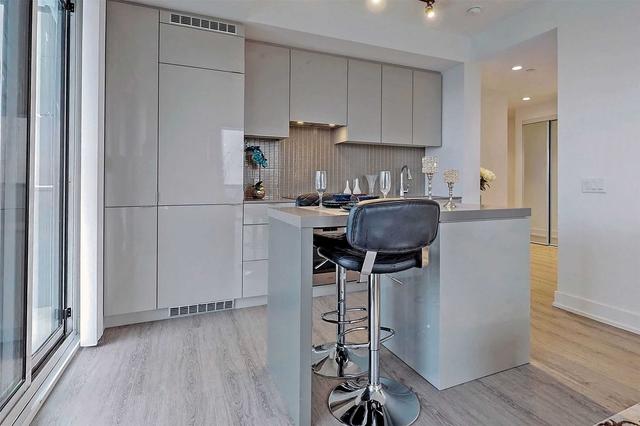 3410 - 7 Grenville St, Condo with 1 bedrooms, 1 bathrooms and 0 parking in Toronto ON | Image 6