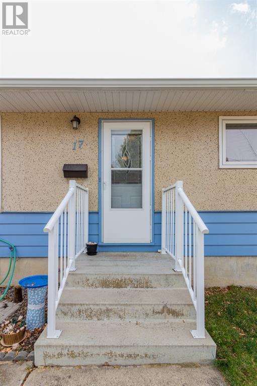 17 Crockett Way Se, House detached with 3 bedrooms, 2 bathrooms and 1 parking in Medicine Hat AB | Image 3