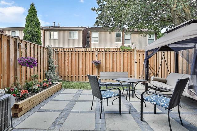 90 Permfield Path, Townhouse with 4 bedrooms, 2 bathrooms and 2 parking in Toronto ON | Image 11