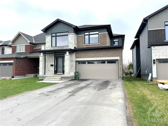 9 Angel Heights, House detached with 4 bedrooms, 3 bathrooms and 4 parking in Ottawa ON | Image 1