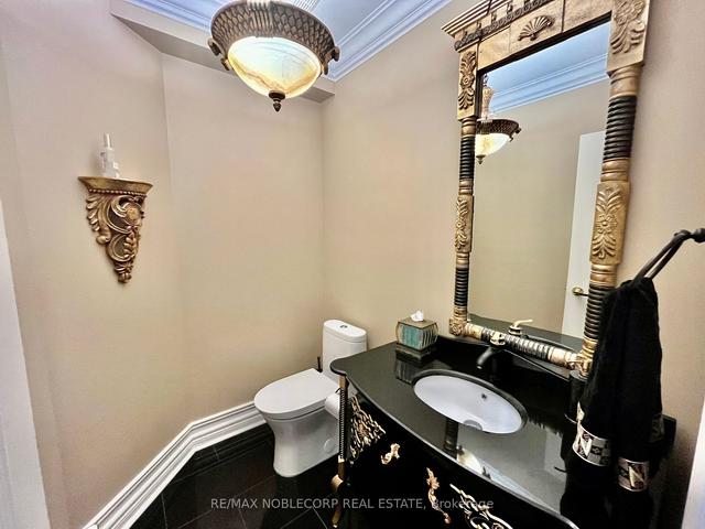 2139 Helmsley Ave, House detached with 4 bedrooms, 4 bathrooms and 4 parking in Oakville ON | Image 3