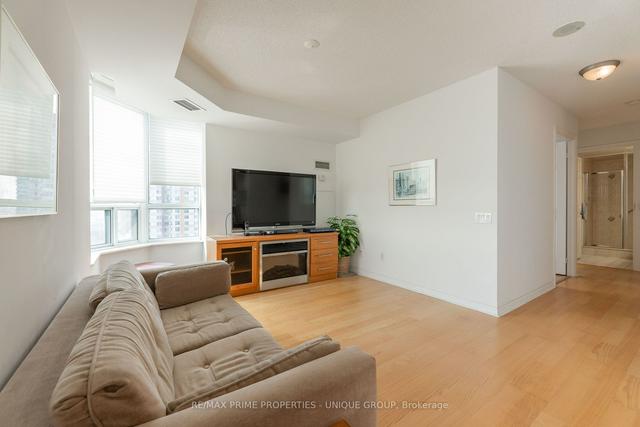 2102 - 61 Town Centre Crt, Condo with 3 bedrooms, 2 bathrooms and 1 parking in Toronto ON | Image 4