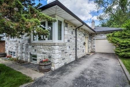 10 Tinder Cres, House detached with 4 bedrooms, 2 bathrooms and 3 parking in Toronto ON | Image 1