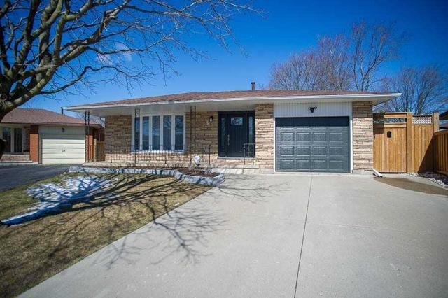 8 Hidden Crt, House detached with 3 bedrooms, 2 bathrooms and 5 parking in Brantford ON | Image 1