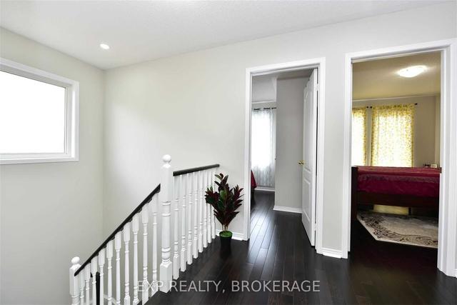 58 Tanglemere Cres, House semidetached with 3 bedrooms, 4 bathrooms and 3 parking in Brampton ON | Image 2