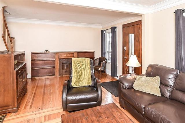 27 Cope Street, House detached with 3 bedrooms, 1 bathrooms and 2 parking in Hamilton ON | Image 4