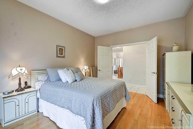 37 Golf Links Dr, Condo with 2 bedrooms, 3 bathrooms and 2 parking in Brampton ON | Image 11