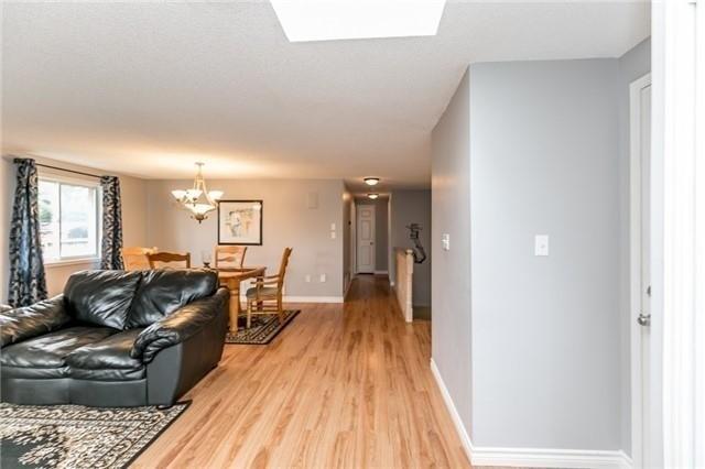 8 Twiss Dr, House detached with 3 bedrooms, 2 bathrooms and 2 parking in Barrie ON | Image 3