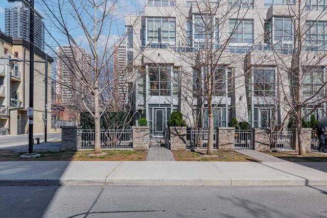 l 102 - 150 Homewood Ave, Townhouse with 2 bedrooms, 2 bathrooms and 1 parking in Toronto ON | Image 1