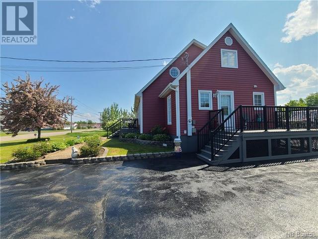 600 Principale, House detached with 5 bedrooms, 3 bathrooms and null parking in Beresford NB | Image 3