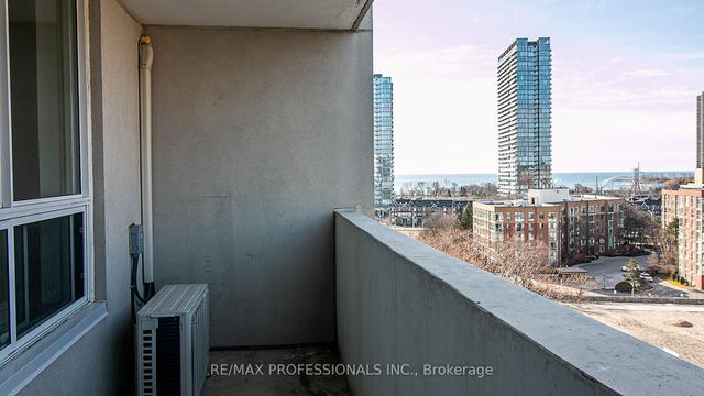 1001 - 45 Southport St, Condo with 2 bedrooms, 2 bathrooms and 1 parking in Toronto ON | Image 9