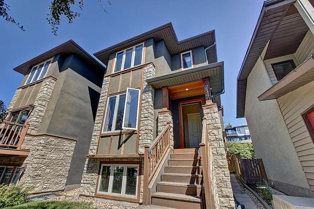 2140 31 Avenue Sw, House semidetached with 4 bedrooms, 3 bathrooms and 2 parking in Calgary AB | Card Image