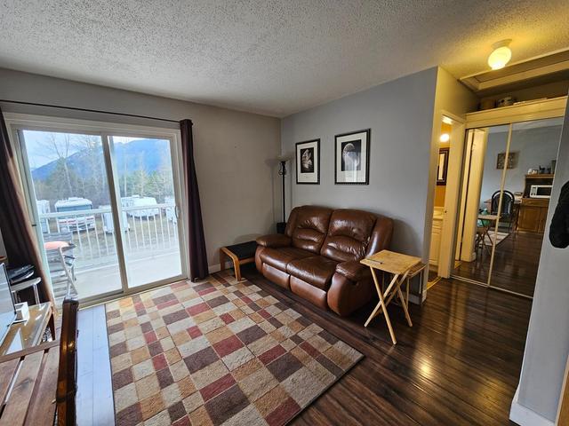 e52 - 100 Red Cedar Drive, Condo with 1 bedrooms, 1 bathrooms and 1 parking in Sparwood BC | Image 6