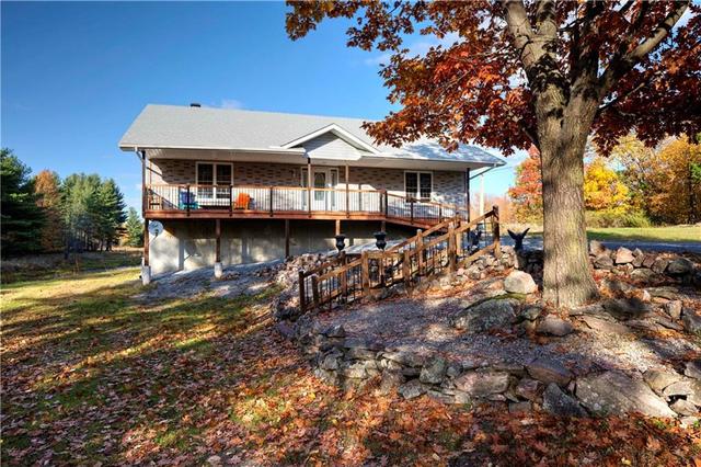 878 Devil Lake Road, House detached with 4 bedrooms, 2 bathrooms and 8 parking in South Frontenac ON | Image 1