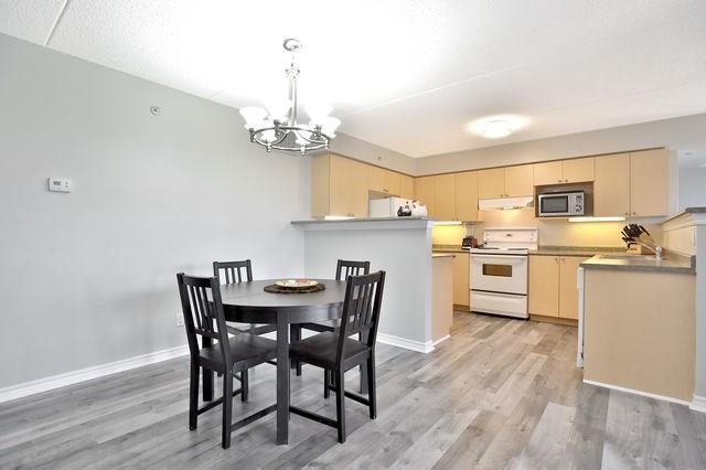 314 - 1460 Bishops Gate, Condo with 3 bedrooms, 2 bathrooms and 1 parking in Oakville ON | Image 11