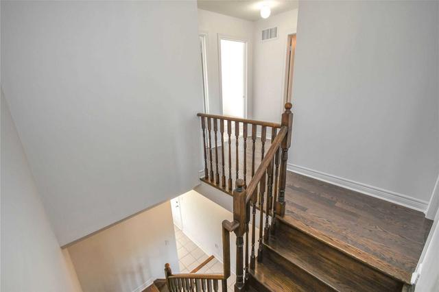 66 Forsyth Cres, House attached with 3 bedrooms, 3 bathrooms and 3 parking in Barrie ON | Image 5