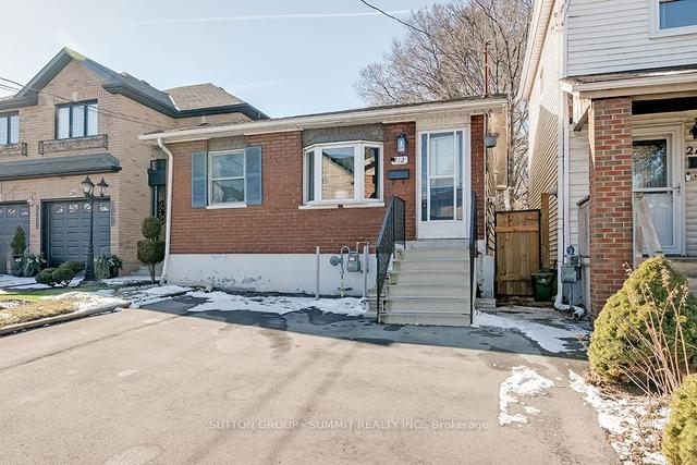 212 Macaulay St E, House detached with 2 bedrooms, 2 bathrooms and 2 parking in Hamilton ON | Image 1