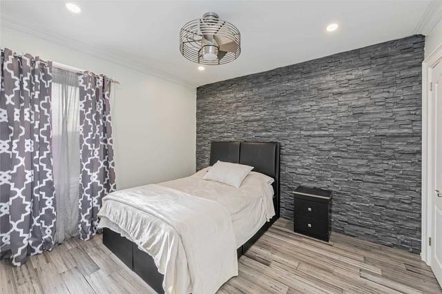2028 Dufferin St, House detached with 3 bedrooms, 3 bathrooms and 3 parking in Toronto ON | Image 13