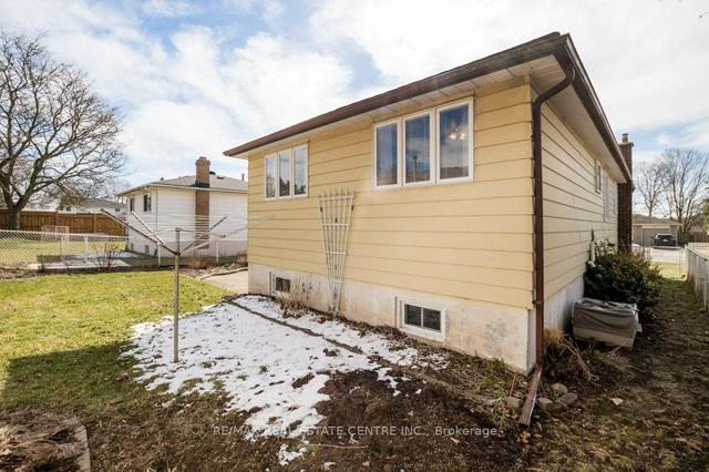 65 Hahn Ave, House detached with 2 bedrooms, 2 bathrooms and 5 parking in Cambridge ON | Image 28