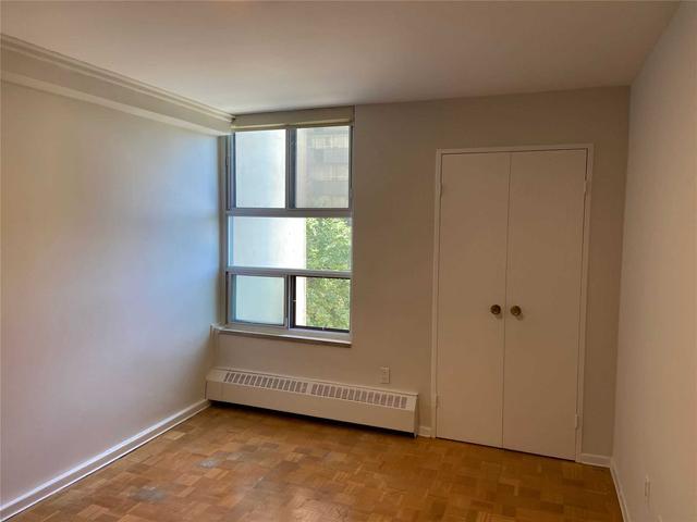 409 - 360 Ridelle Ave, Condo with 2 bedrooms, 1 bathrooms and 1 parking in Toronto ON | Image 2