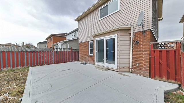 34 Woodside Crt, House detached with 3 bedrooms, 4 bathrooms and 3 parking in Brampton ON | Image 32