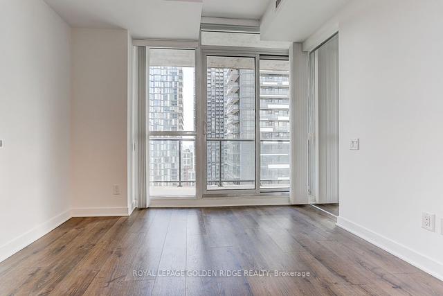 2002 - 290 Adelaide St W, Condo with 1 bedrooms, 1 bathrooms and 0 parking in Toronto ON | Image 9