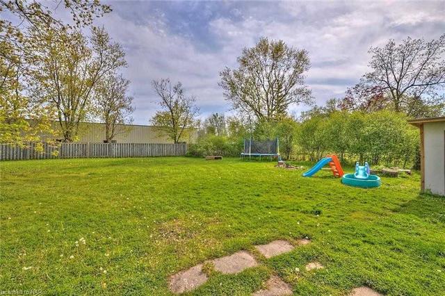707 Garrison Rd, House detached with 3 bedrooms, 1 bathrooms and 6 parking in Fort Erie ON | Image 9