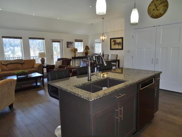 958 Redstone Drive, House detached with 4 bedrooms, 2 bathrooms and 4 parking in Rossland BC | Image 5