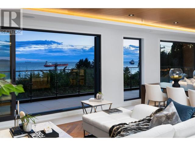 3325 Marine Drive, House detached with 4 bedrooms, 5 bathrooms and 4 parking in West Vancouver BC | Image 10