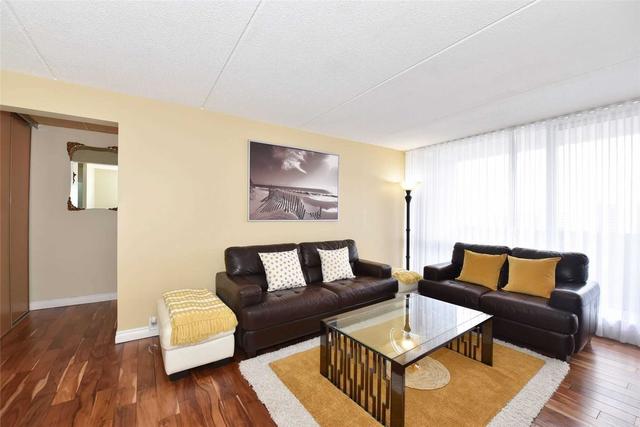 1002 - 2 Glamorgan Ave, Condo with 2 bedrooms, 1 bathrooms and 1 parking in Toronto ON | Image 2