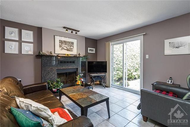 184 Des Pins Place, House detached with 3 bedrooms, 3 bathrooms and 6 parking in Ottawa ON | Image 9