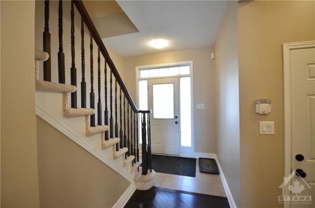 869 Kennacraig Private, Townhouse with 3 bedrooms, 4 bathrooms and 2 parking in Ottawa ON | Image 3