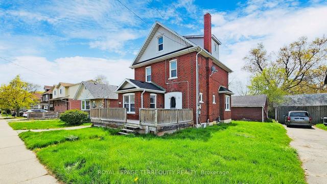 697 King St W, House detached with 5 bedrooms, 2 bathrooms and 6 parking in Oshawa ON | Image 12