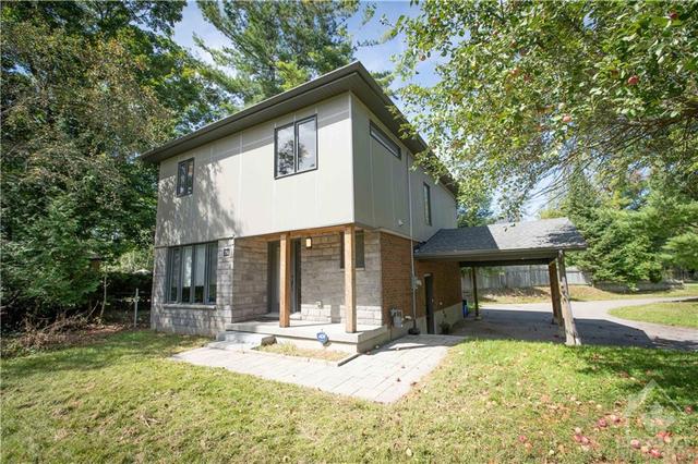 21 Gervin Street, House detached with 3 bedrooms, 4 bathrooms and 8 parking in Ottawa ON | Image 2
