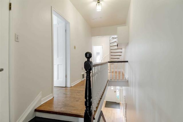 568 Indian Grve, House detached with 5 bedrooms, 4 bathrooms and 1 parking in Toronto ON | Image 4