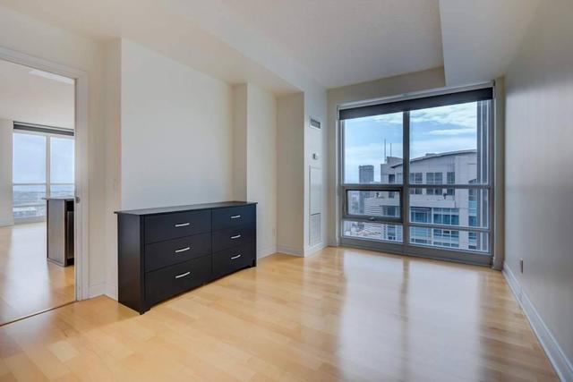 5004 - 763 Bay St, Condo with 2 bedrooms, 2 bathrooms and 1 parking in Toronto ON | Image 2