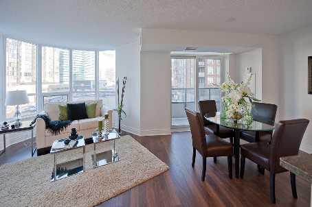 419 - 500 Doris Ave, Condo with 2 bedrooms, 2 bathrooms and 1 parking in Toronto ON | Image 3