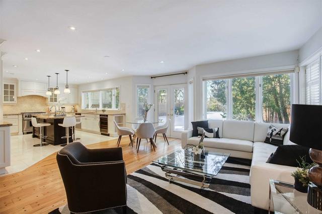 1 The Kingsway, House detached with 4 bedrooms, 4 bathrooms and 11 parking in Toronto ON | Image 3