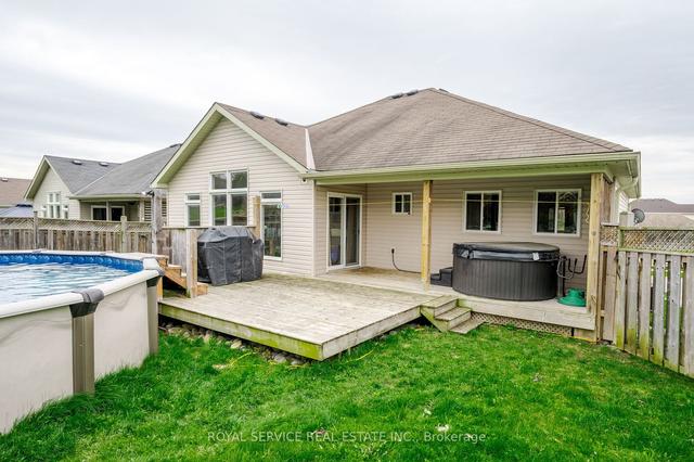 586 Clancy Cres, House detached with 3 bedrooms, 3 bathrooms and 4 parking in Peterborough ON | Image 27