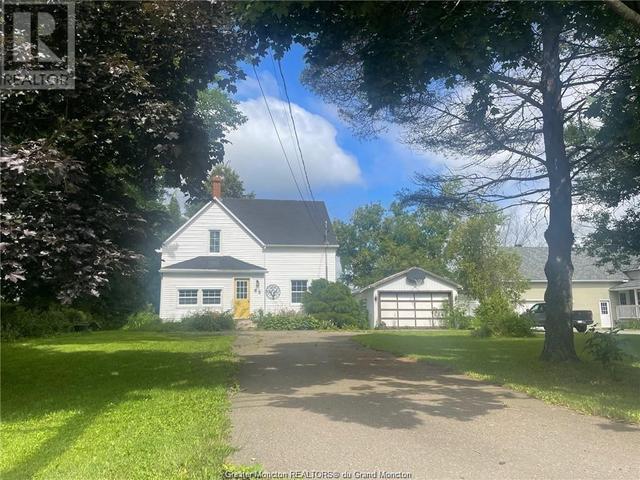 85 Main St, House detached with 3 bedrooms, 1 bathrooms and null parking in Petitcodiac NB | Image 1