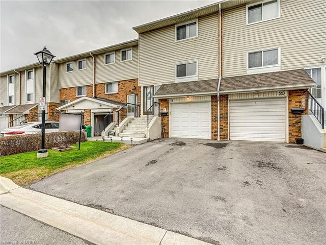 19 Sandringham Court, House attached with 3 bedrooms, 2 bathrooms and 2 parking in Brampton ON | Image 1